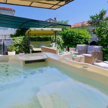 Holiday Home Nevena By Rent Istria ブイェ エクステリア 写真
