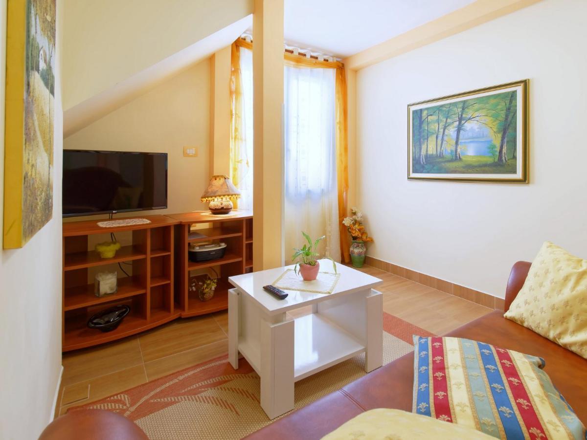 Holiday Home Nevena By Rent Istria ブイェ エクステリア 写真