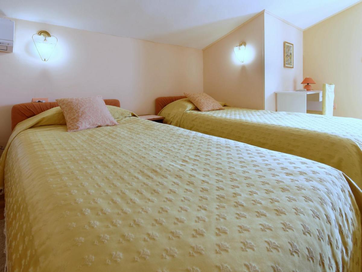 Holiday Home Nevena By Rent Istria ブイェ エクステリア 写真