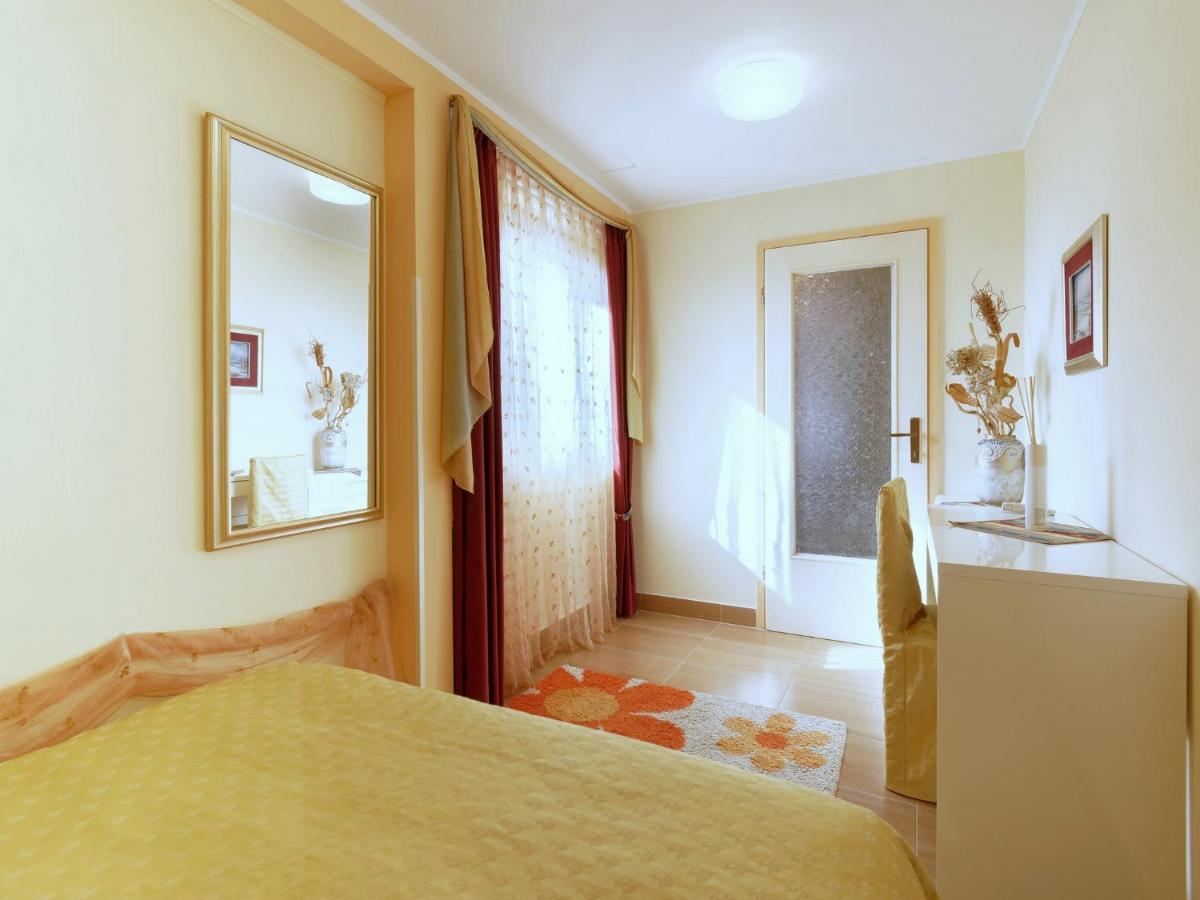 Holiday Home Nevena By Rent Istria ブイェ エクステリア 写真