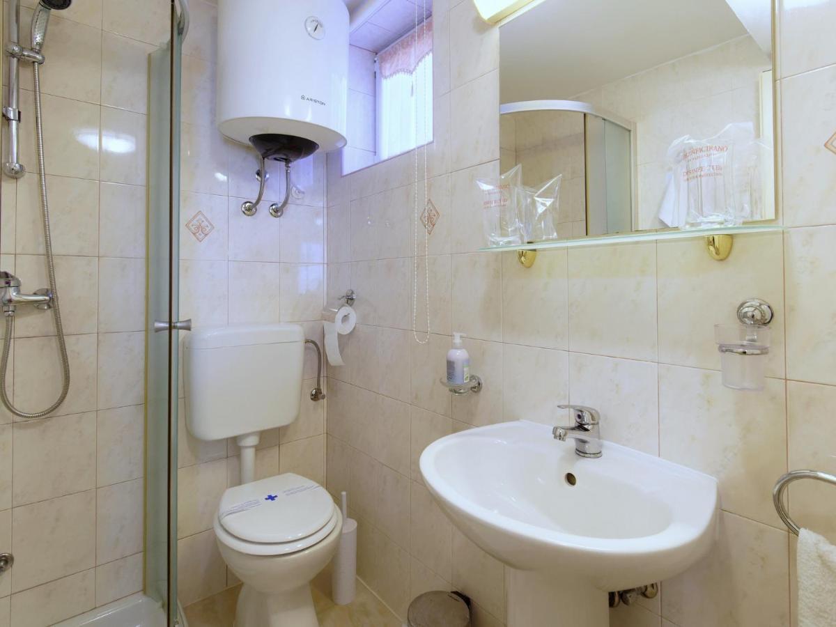 Holiday Home Nevena By Rent Istria ブイェ エクステリア 写真