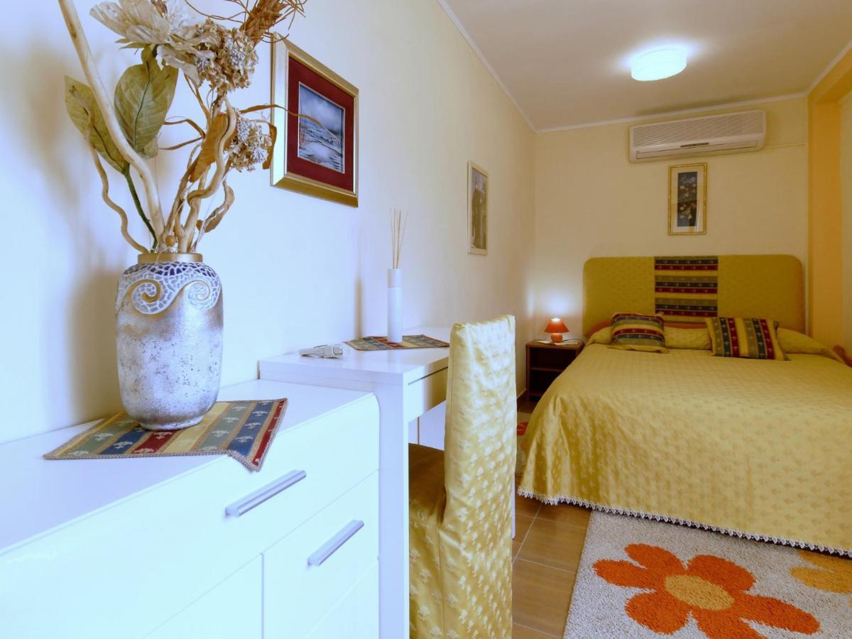 Holiday Home Nevena By Rent Istria ブイェ エクステリア 写真