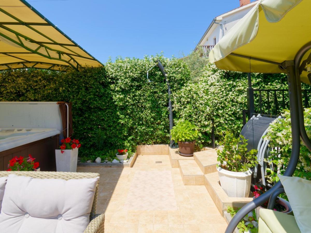 Holiday Home Nevena By Rent Istria ブイェ エクステリア 写真