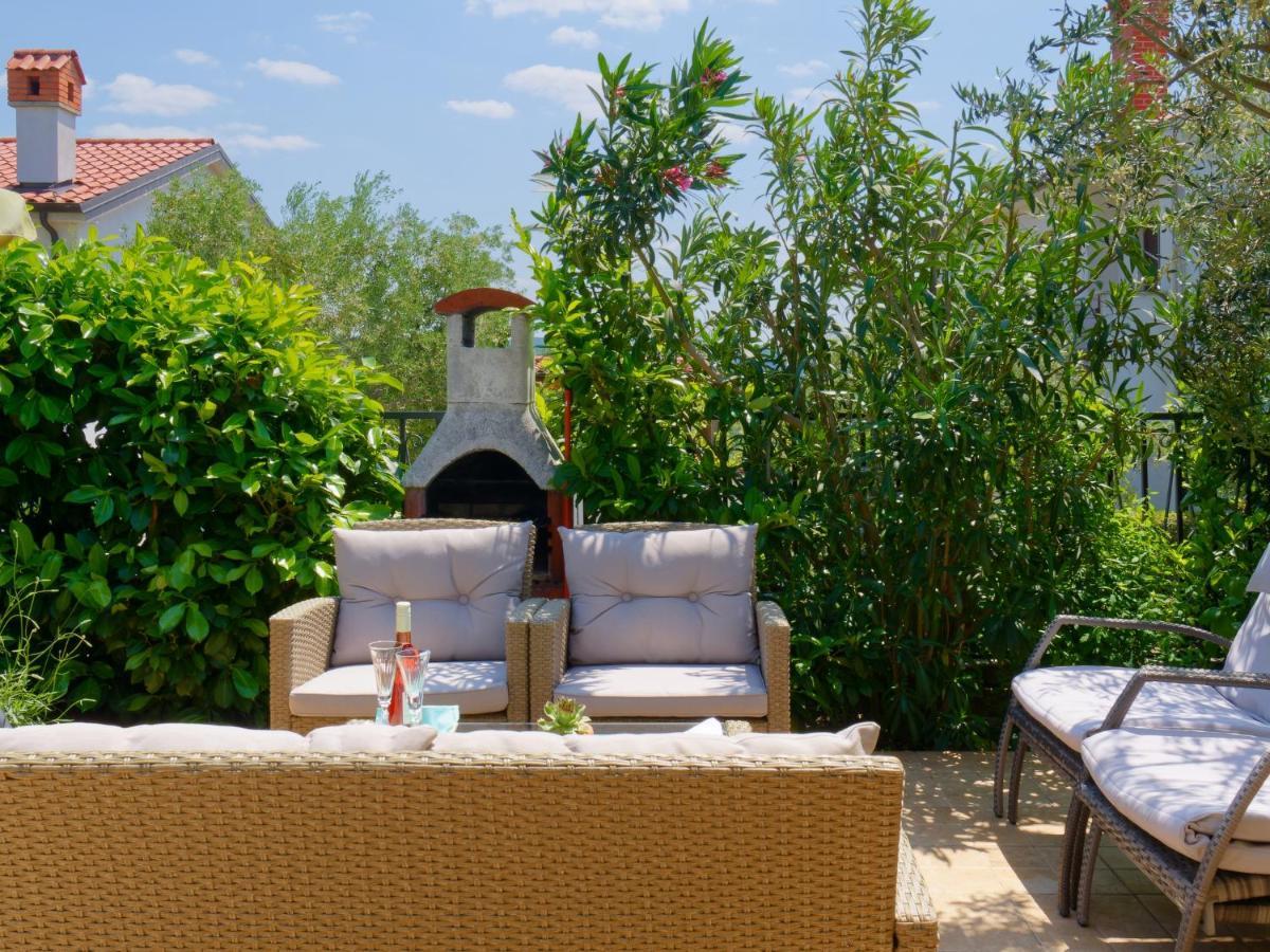 Holiday Home Nevena By Rent Istria ブイェ エクステリア 写真