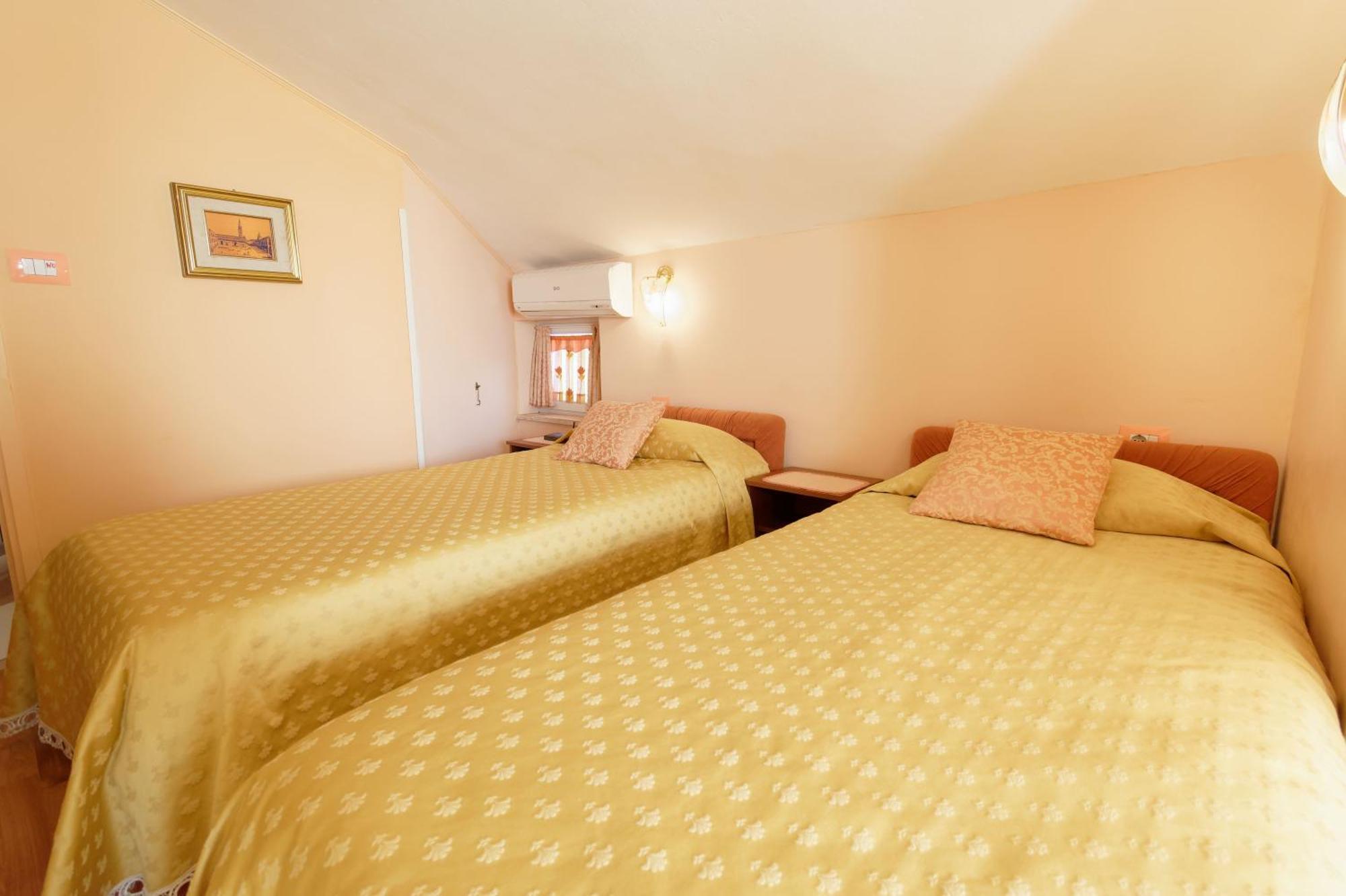 Holiday Home Nevena By Rent Istria ブイェ 部屋 写真
