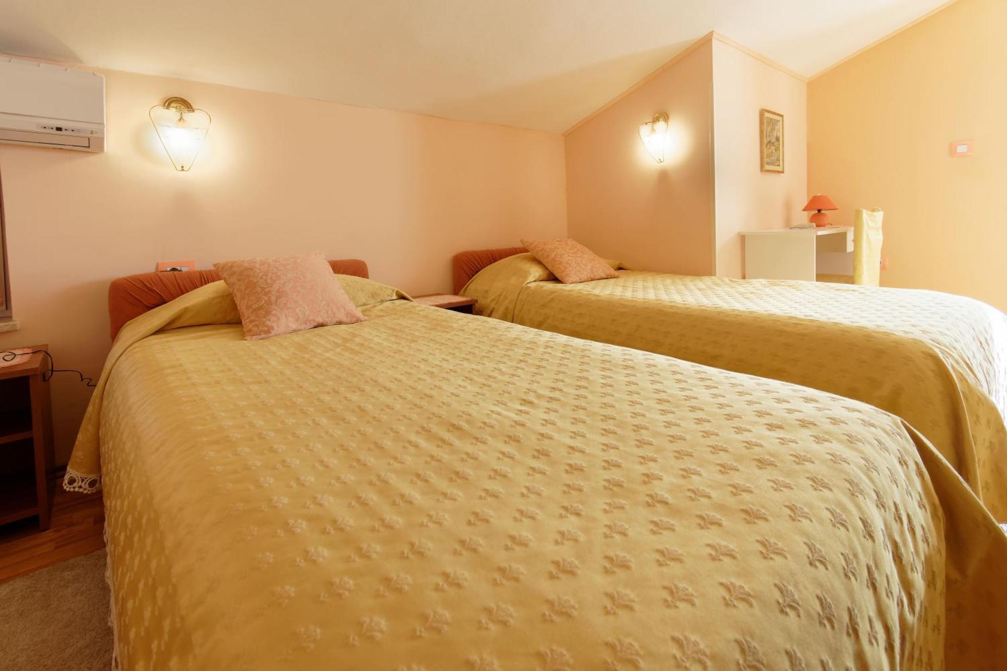 Holiday Home Nevena By Rent Istria ブイェ 部屋 写真