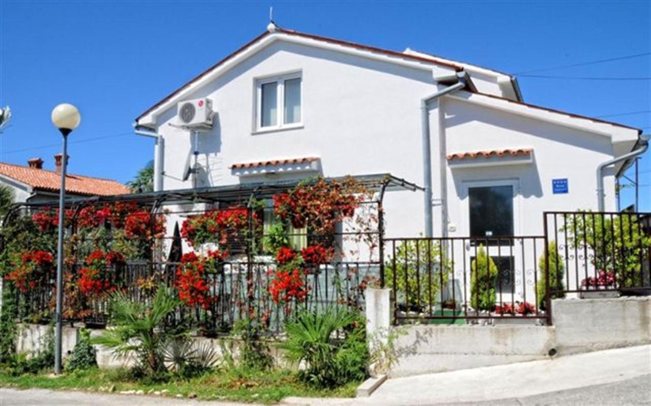 Holiday Home Nevena By Rent Istria ブイェ エクステリア 写真