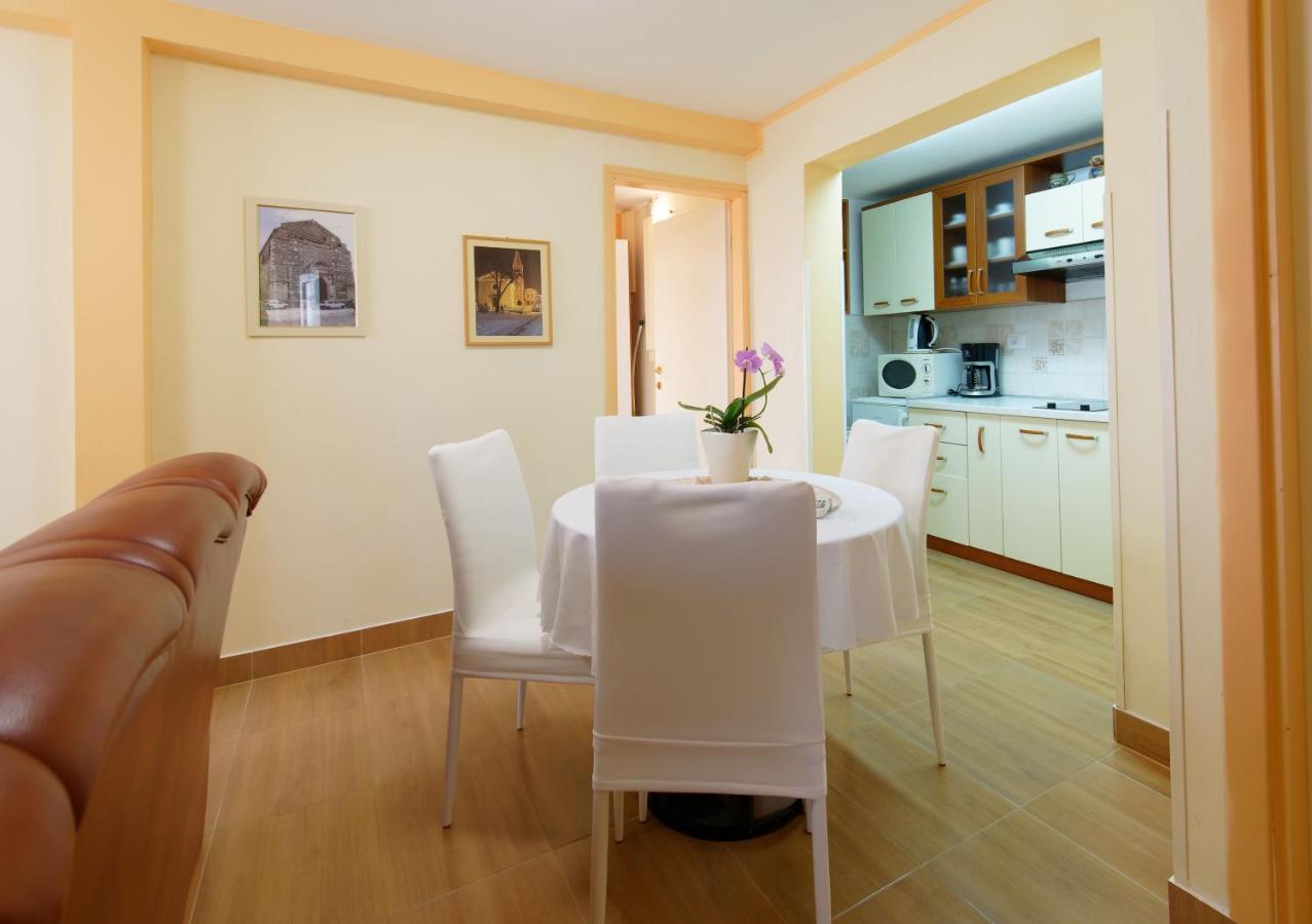 Holiday Home Nevena By Rent Istria ブイェ エクステリア 写真
